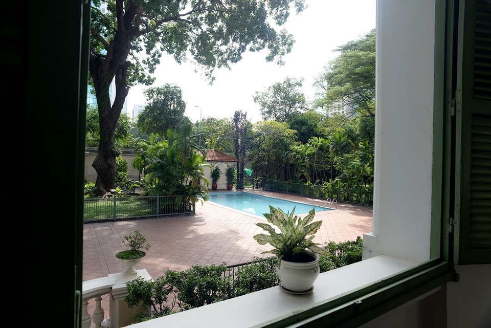 Cận cảnh tòa nhà Tổng lãnh sự Pháp 150 tuổi tại TPHCM - 16 Bể bơi dành cho gia đình Tổng lãnh sự nghỉ ngơi vào mỗi dịp cuối tuần.