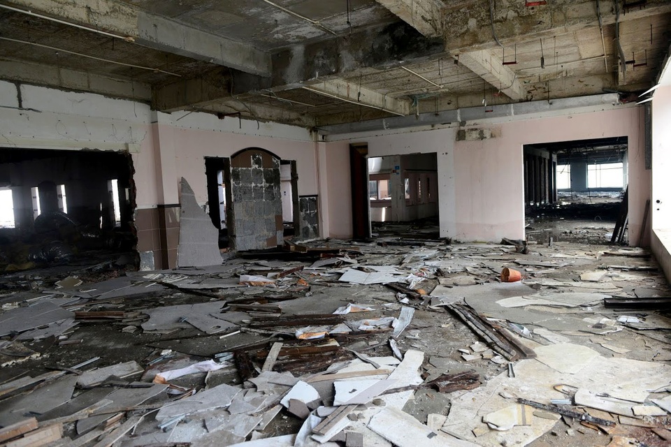 Mặt bằng trước đây từng là Thương xá cổ nhất Sài Gòn, và đón hàng ngàn lượt khách mỗi ngày. Hiện chỉ còn trơ gạch đá và sự hoang vắng.