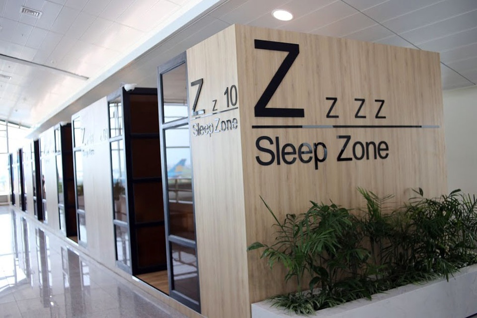 Nhà ga mở rộng cũng khai trương dịch vụ phòng ngủ mini có thu phí. Dịch vụ này gồm 10 phòng ngủ mini, phục vụ hành khách nghỉ ngơi trong lúc chờ đợi chuyến bay.