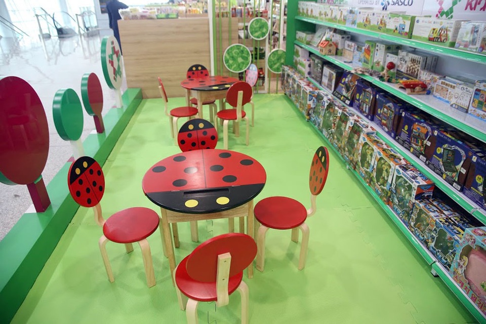 Khu vui chơi trẻ em có diện tích 40m2 với nhiều nhằm phát triển trí tuệ cho các em như lego, đất nặn...