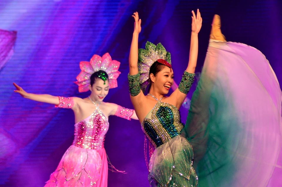 Để tỏ lòng mến khách và thắt chặt mối quan hệ hữu nghị giữa các nước anh em trong khu vực, đêm khai mạc đã mang đến những màn biểu diễn nghệ thuật của Năm quốc gia – Một điểm đến, bao gồm: Campuchia, Lào, Myanmar, Thái Lan và Việt Nam.