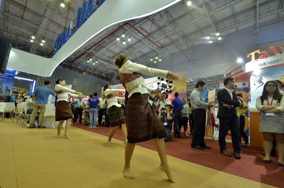 Biểu diễn điệu múa đồng quê Thái Lan.