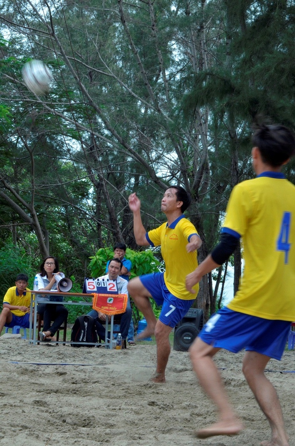 
Có những cú đón chuyền 1 và dứt điểm, phản đòn tốc độ.
