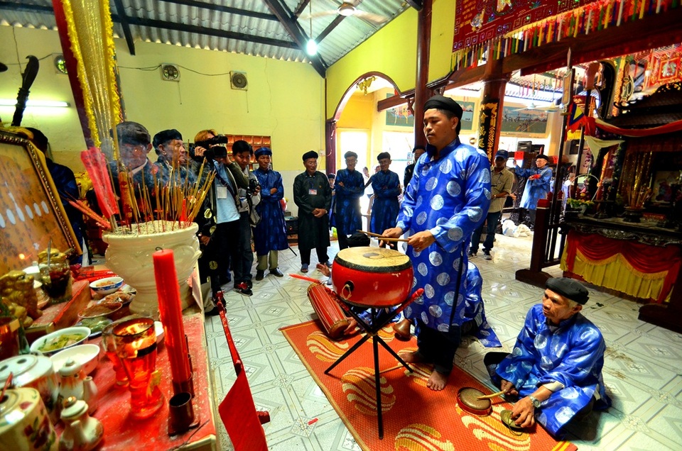 Lăng ông Thuỷ tướng được vua Tự Đức ban sắc phong gọi là Nam hải Tướng quân. Tại đây hàng năm diễn ra lễ tế rất trang trọng của ngư dân Cần Giờ để tưởng nhớ công ơn cá Ông.