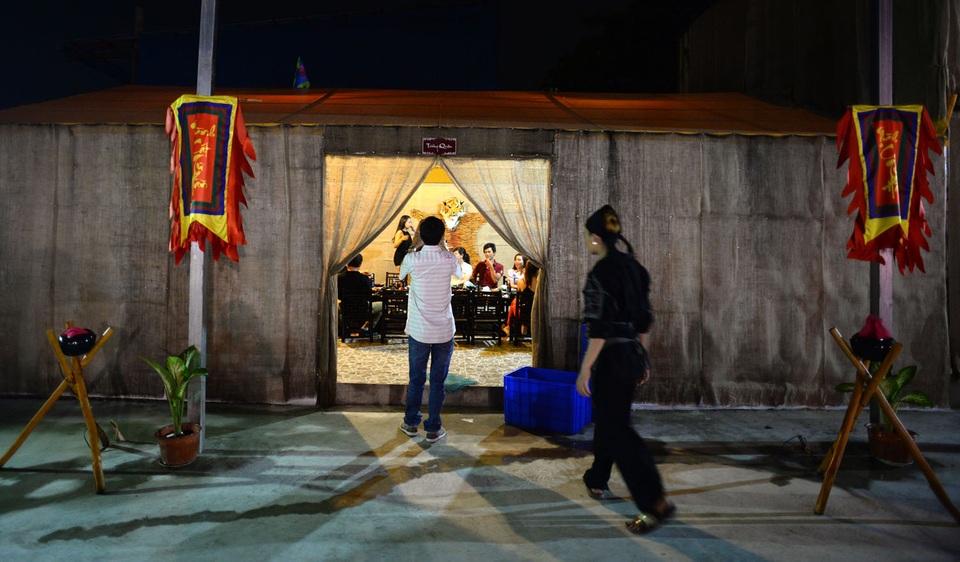 Lều tướng quân rộng rãi có thể chứa được vài chục người dành cho những khách đặt trước để tổ chức tiệc sinh nhật, hội hè.