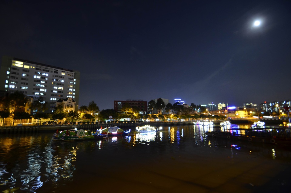 Kênh Nhiêu Lộc được lắp thêm 60 xe đạp lọc nước - 13