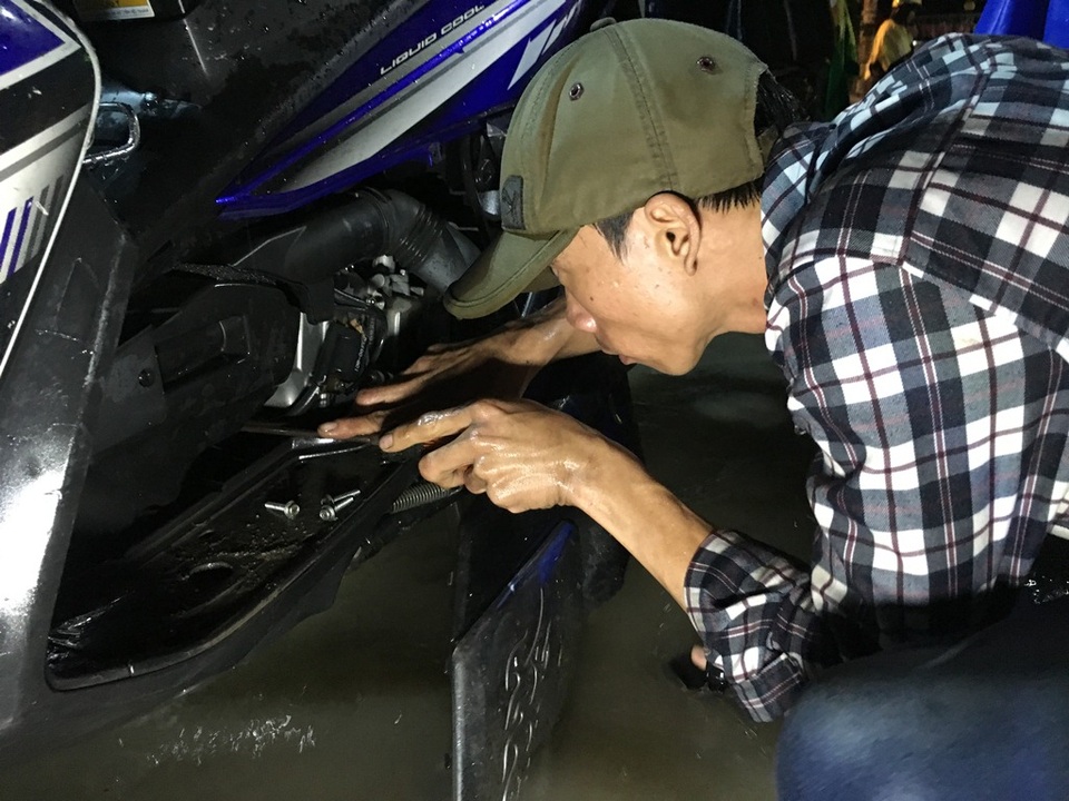 Dòng xe tay ga đời mới khá nhiều chi tiết phức tạp nên việc tháo lắp mất khá nhiều thời gian.