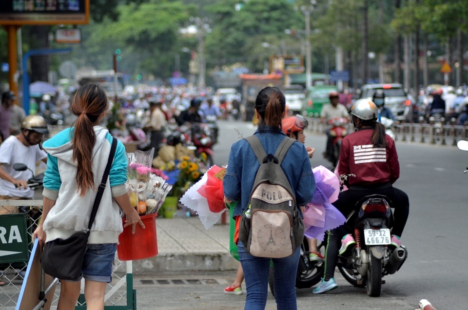 Các bạn có mặt từ rất sớm để dọn hàng.