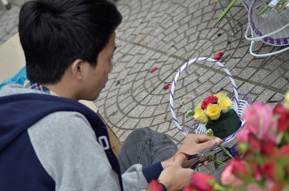 Các bạn nam cũng khá khéo tay.