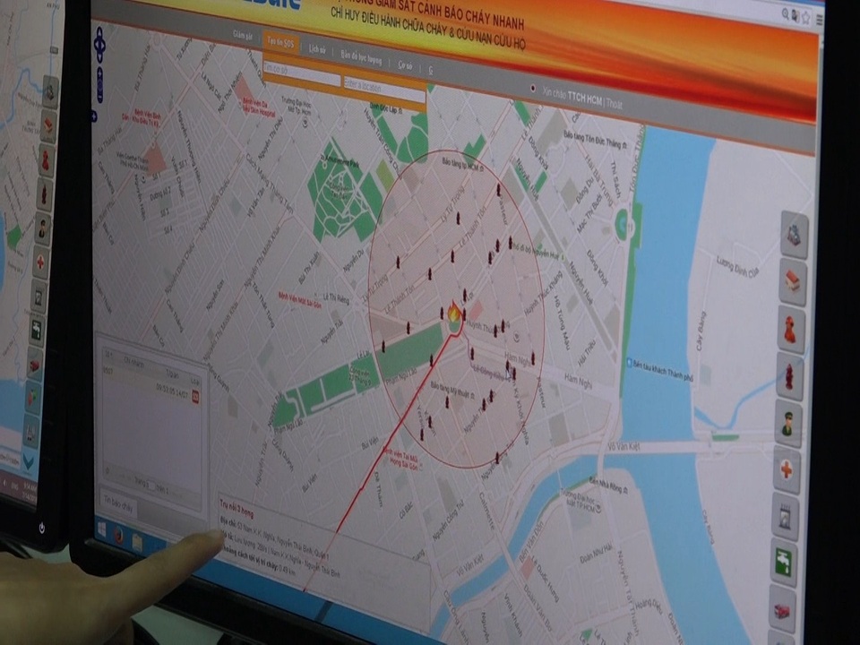 Khi một vị trí phát tín hiệu có xảy ra cháy, hệ thống sẽ hiện lên vị trí các trụ nước 3 họng và đơn vị chữa cháy gần nhất.