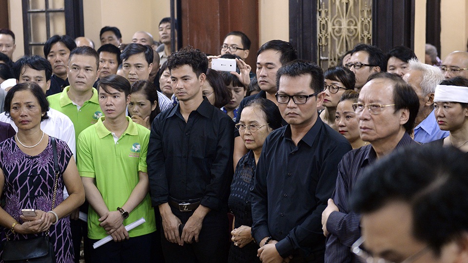 
NSND Trung Hiếu, NSND Lê Tiến Thọ và NSƯT Xuân Bắc trong giây phút đọc điếu văn
