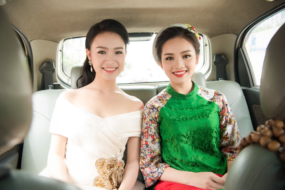 “Cô gái vàng” của Top 10 Hoa hậu Việt Nam hội ngộ Hoa khôi xứ chè - 1 Sáng nay, hai người đẹp được yêu thích cuộc thi Hoa hậu Việt Nam 2016 là Phùng Bảo Ngọc Vân và Trần Tố Như đã cùng hội ngộ tại một sự kiện tại Hà Nội.