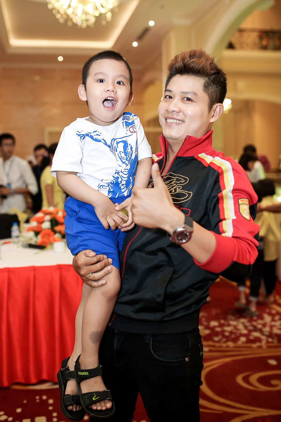 Dàn sao Việt đón trung thu cùng 2500 trẻ em nghèo - 5 Dàn sao Việt đón trung thu cùng 2500 trẻ em nghèo - 5