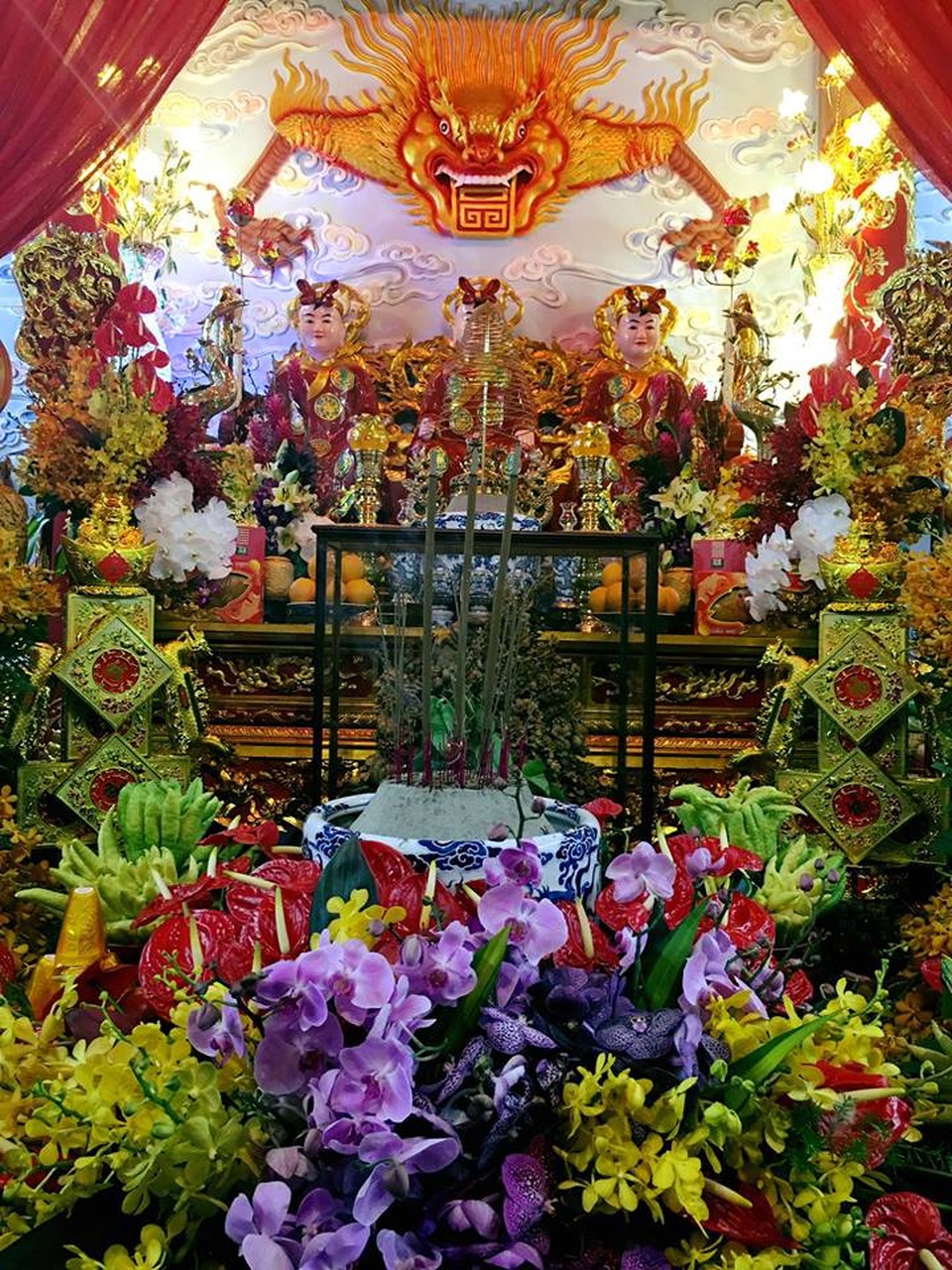 NSƯT Hoài Linh phờ phạc chuẩn bị cho lễ giỗ tổ sân khấu - 3 NSƯT Hoài Linh phờ phạc chuẩn bị cho lễ giỗ tổ sân khấu - 3