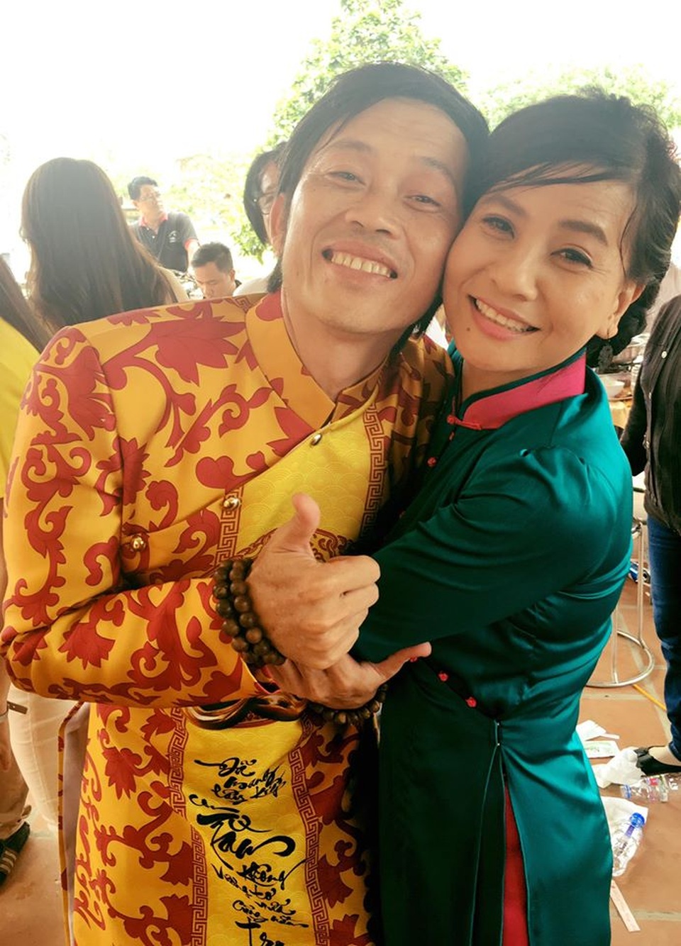NSƯT Hoài Linh phờ phạc chuẩn bị cho lễ giỗ tổ sân khấu - 7 Nghệ sĩ Hoài Linh gầy đi nhiều khi hoàn thành Đền thờ Tổ nghiệp và chuẩn bị cho lễ giỗ tổ. Ảnh: Cát Phượng.
