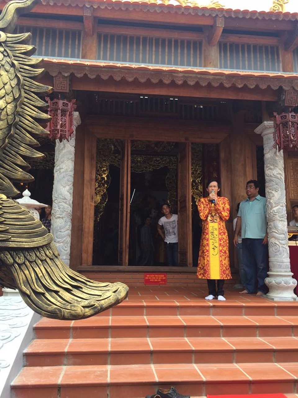 NSƯT Hoài Linh phờ phạc chuẩn bị cho lễ giỗ tổ sân khấu - 6 NSƯT Hoài Linh phờ phạc chuẩn bị cho lễ giỗ tổ sân khấu - 6