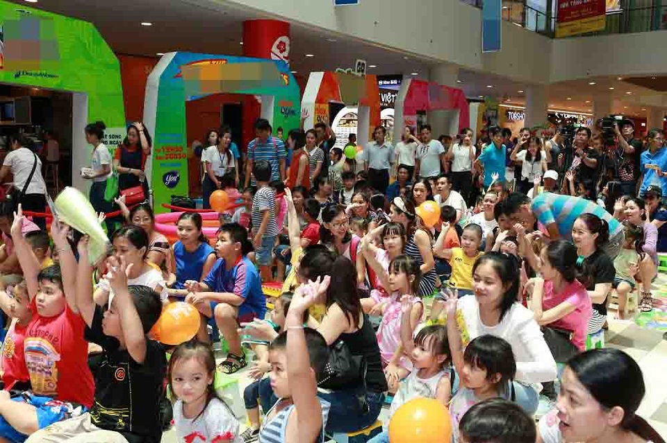 Các fan nhí háo hức chờ đợi 2 nhân vật hoạt hình nổi tiếng thế giới.