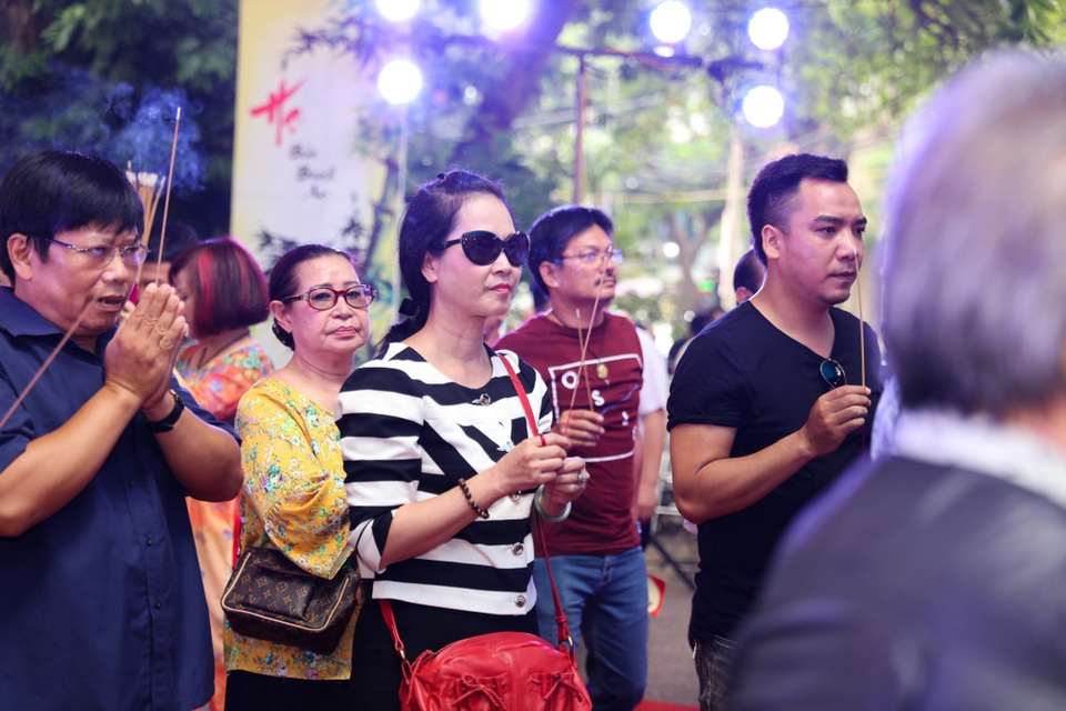 Nhiều nghệ sĩ “gạo cội” của màn ảnh Việt tề tựu trong ngày giỗ Tổ sân khấu - 18 Nhiều nghệ sĩ “gạo cội” của màn ảnh Việt tề tựu trong ngày giỗ Tổ sân khấu - 18