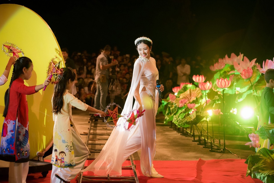 Ngọc Hân làm chị Hằng, kể xấu “chú Cuội” Xuân Bắc - 5