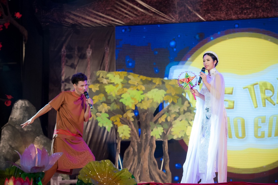 Ngọc Hân làm chị Hằng, kể xấu “chú Cuội” Xuân Bắc - 1