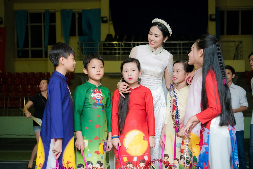 Ngọc Hân làm chị Hằng, kể xấu “chú Cuội” Xuân Bắc - 3