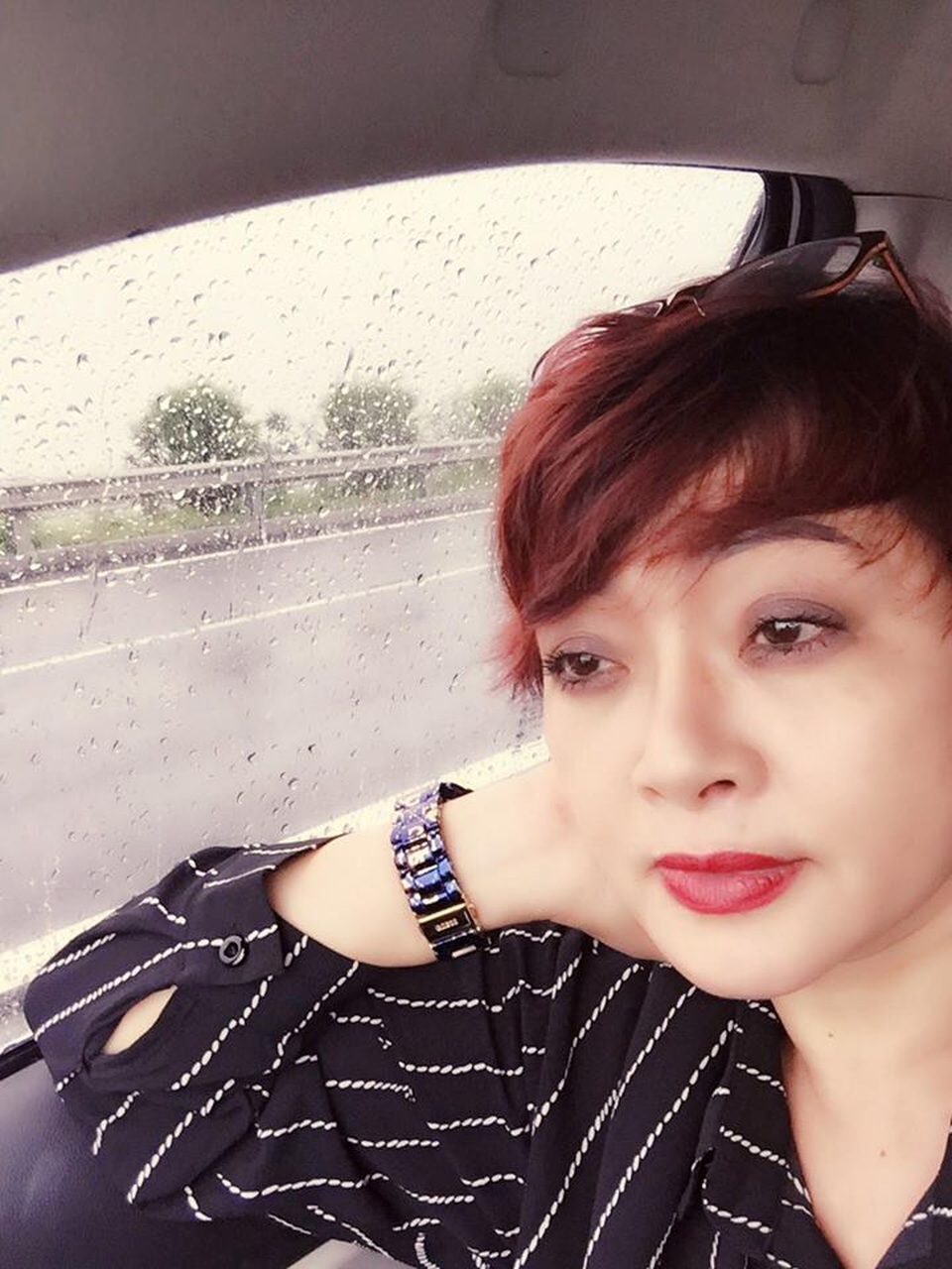 Góc khuất đắng cay phía sau tiếng cười của nghệ sĩ hài Trà My - 2 Trà My bảo, người phụ nữ có đôi mắt ướt như chị thường tâm ít khi được thanh thản.