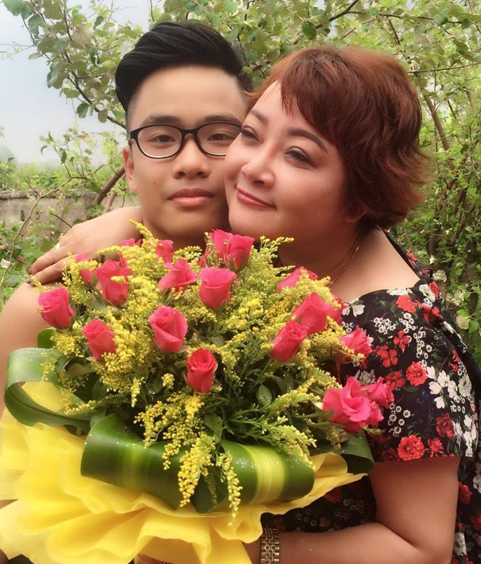 Góc khuất đắng cay phía sau tiếng cười của nghệ sĩ hài Trà My - 4 Trà My và con trai Quản Trọng Phúc.