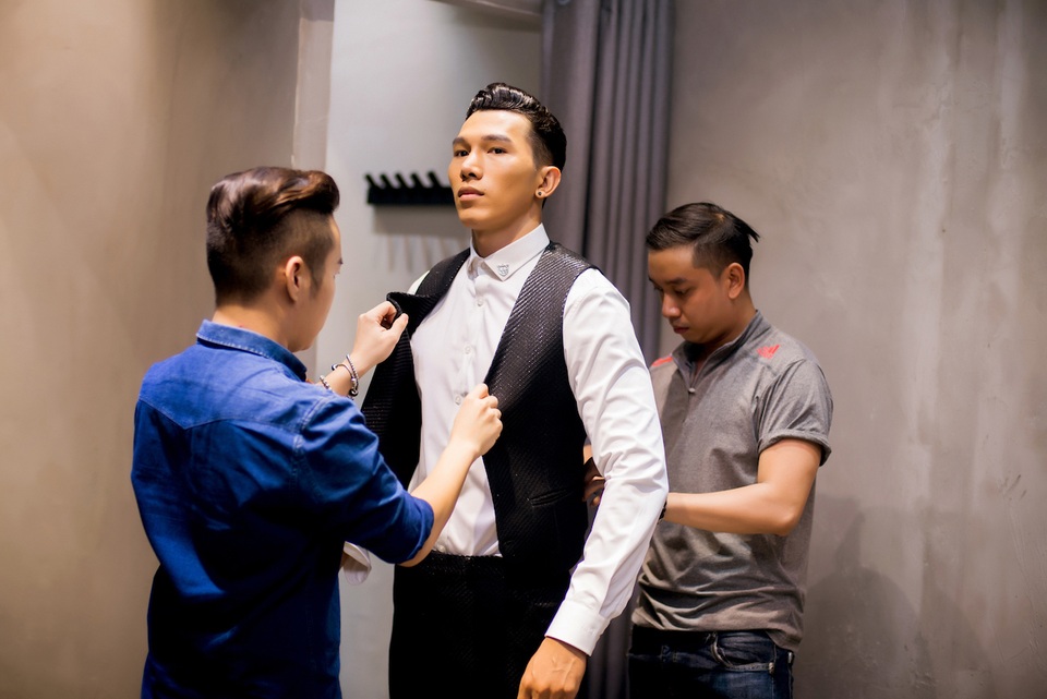 Ngọc Tình chuẩn bị 20 bộ trang phục để thi Nam vương Đại sứ Hoàn cầu - 4 Ngọc Tình chuẩn bị 20 bộ trang phục để thi Nam vương Đại sứ Hoàn cầu - 4