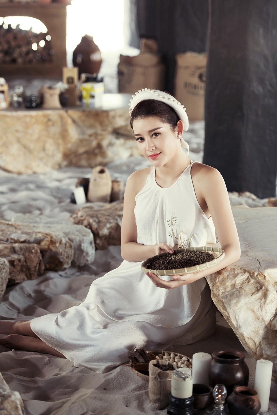 Phạm Hương, Huyền My, Mai Phương Thuý khoe nét xuân thì với yếm lụa - 5