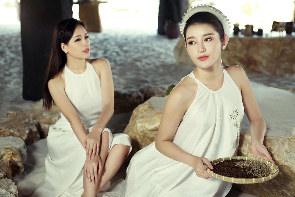 Phạm Hương, Huyền My, Mai Phương Thuý khoe nét xuân thì với yếm lụa - 11