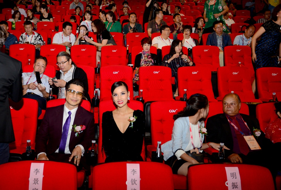 Việt Nam với đại diện là “Trúng số” không đoạt giải thưởng gì nhưng đạo diễn Dustin và nhà sản xuất Bebe Phạm đã thu hút sự chú ý của đông đảo giới chuyên môn lẫn khán giả tại sự kiện. Cặp đôi này cũng được đài truyền hình Tangshan mời trả lời phỏng vấn.