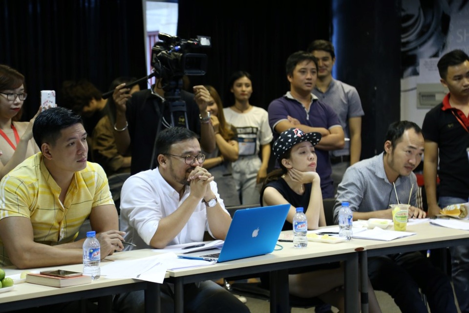 Diễn viên Bình Minh, vợ chồng Thu Trang - Tiến Luật và đạo diễn Văn Công Viễn trong buổi casting.