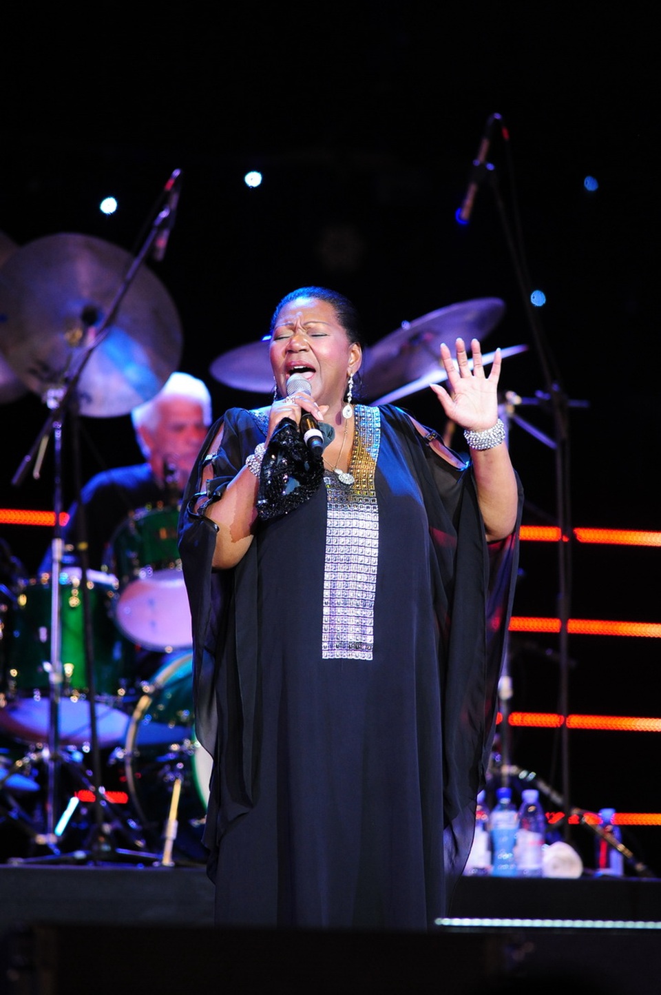 4000 khán giả Hà Nội phát cuồng vì Boney M và Chris Norman - 3