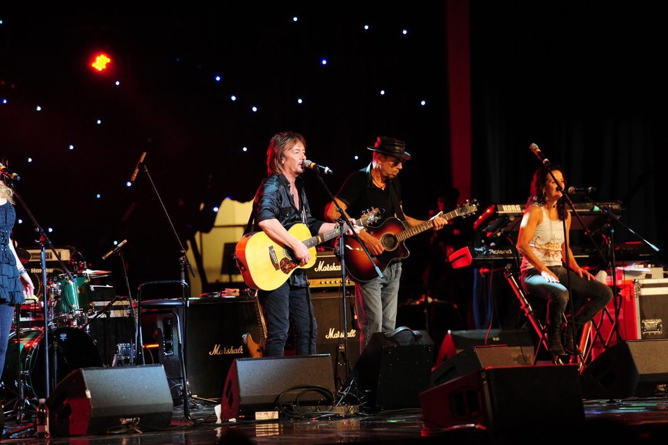 Thay vì chơi nhạc điện tử như dự kiến, Boney M đã chơi Acoustic, một cách chơi nhạc chỉ có trong các chương trình thời đỉnh cao của Smokie.