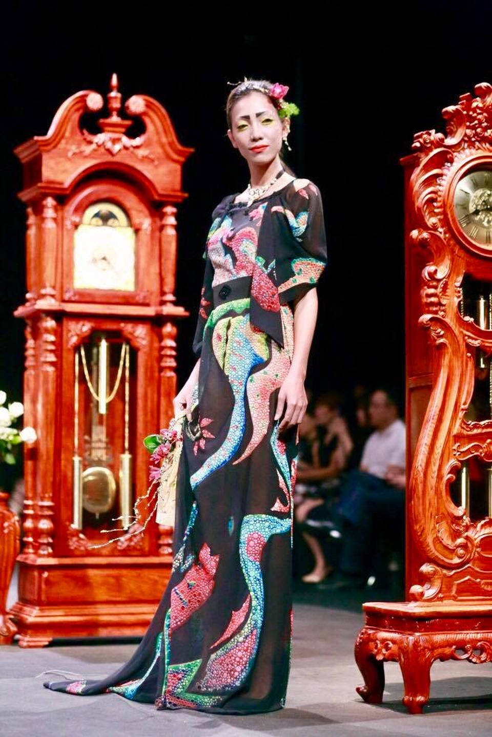 Độc đáo bộ sưu tập thời trang xuyên thấu lấy ý tưởng từ gốm Bát Tràng - 4 Độc đáo bộ sưu tập thời trang xuyên thấu lấy ý tưởng từ gốm Bát Tràng - 4