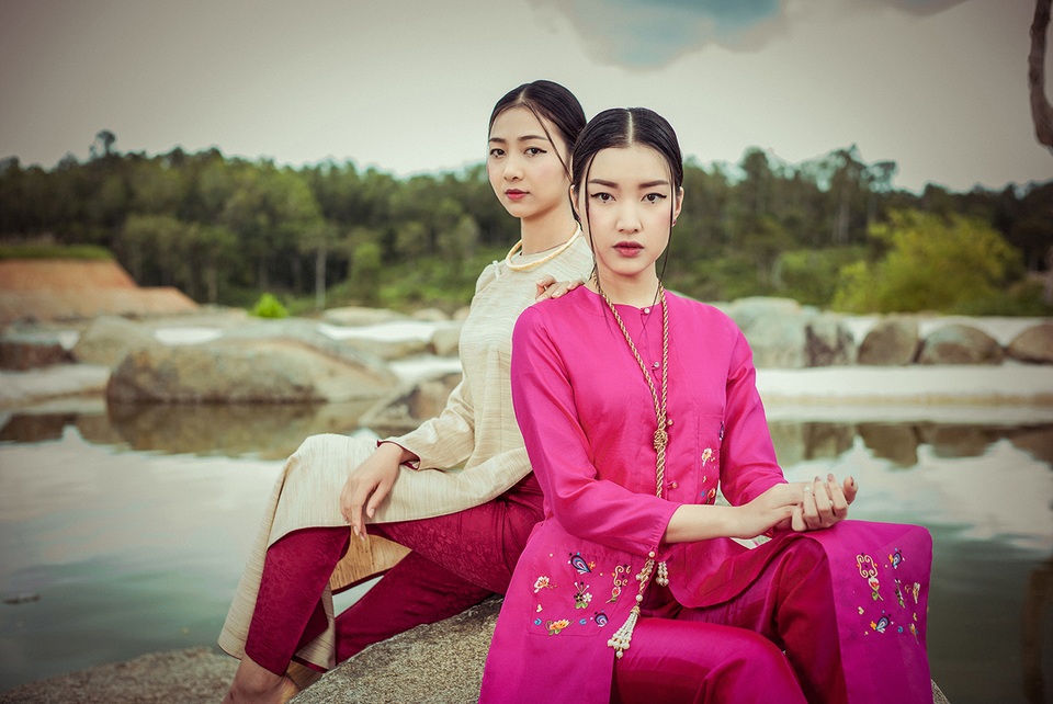 “Nàng thơ xứ Huế” trở lại sau sự cố bỏ thi Hoa hậu Việt Nam - 2 Lê Trần Ngọc Trân sở hữu nét đẹp dịu dàng, đắm thắm, yêu kiều… rất đỗi đặc trưng của xứ Thần Kinh. Ở vòng chung kết Hoa hậu Việt Nam 2016, cô từng được nhiều người đặt cược cho ngôi vị Hoa hậu.