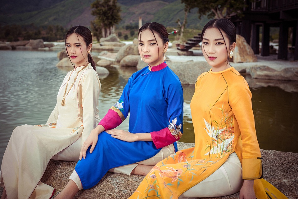 “Nàng thơ xứ Huế” trở lại sau sự cố bỏ thi Hoa hậu Việt Nam - 7 Phùng Lan Hương đến từ Hà Nội được ví như bản sao của Á hậu Tú Anh từ vóc dáng lẫn tính cách. Hiện Lan Hương đang là sinh trường ĐH RMIT. Lan Hương được đánh giá cao ở Hoa hậu Việt Nam và từng dự đoán là ứng cử viên Top 5.