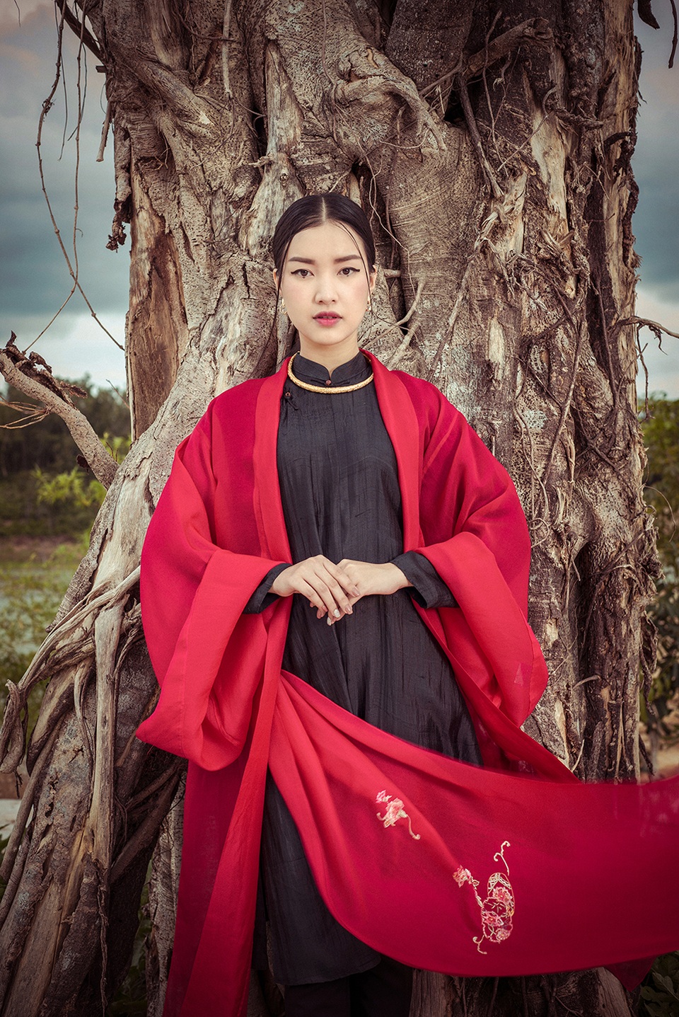 “Nàng thơ xứ Huế” trở lại sau sự cố bỏ thi Hoa hậu Việt Nam - 1 Từng được nhiều người trìu mến gọi tên bằng cụm từ “Nàng thơ xứ Huế” khi tham gia Hoa hậu Việt Nam nhưng cuối cùng Lê Trần Ngọc Trân lại bỏ cuộc giữa chừng vì không chịu nổi áp lực khi bị tố từng thi chui ở ở nước ngoài.