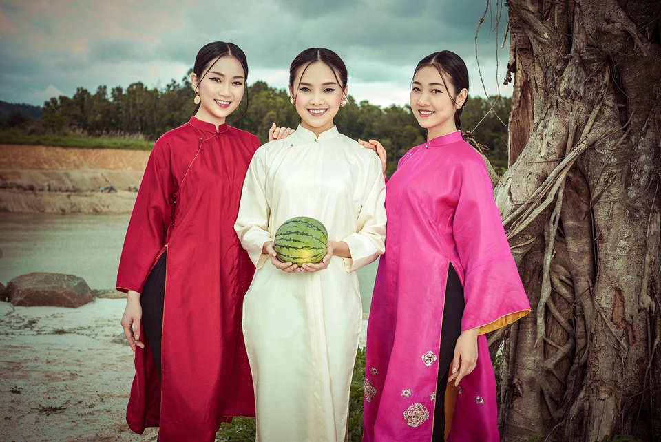 “Nàng thơ xứ Huế” trở lại sau sự cố bỏ thi Hoa hậu Việt Nam - 9 Sái Hương Ly đến từ Hải Dương vừa tốt nghiệp ĐH Kinh tế - Quốc dân. Cô lọt vào Top 10 và đạt giải Người có làn da đẹp.