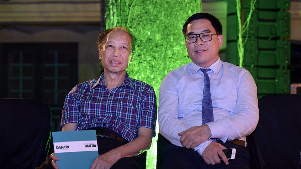 Ông Phạm Huy Hoàn - TBT báo Dân Trí và ông Đỗ Đình Hồng - GĐ Sở Du lịch Hà Nội trong buổi họp báo.