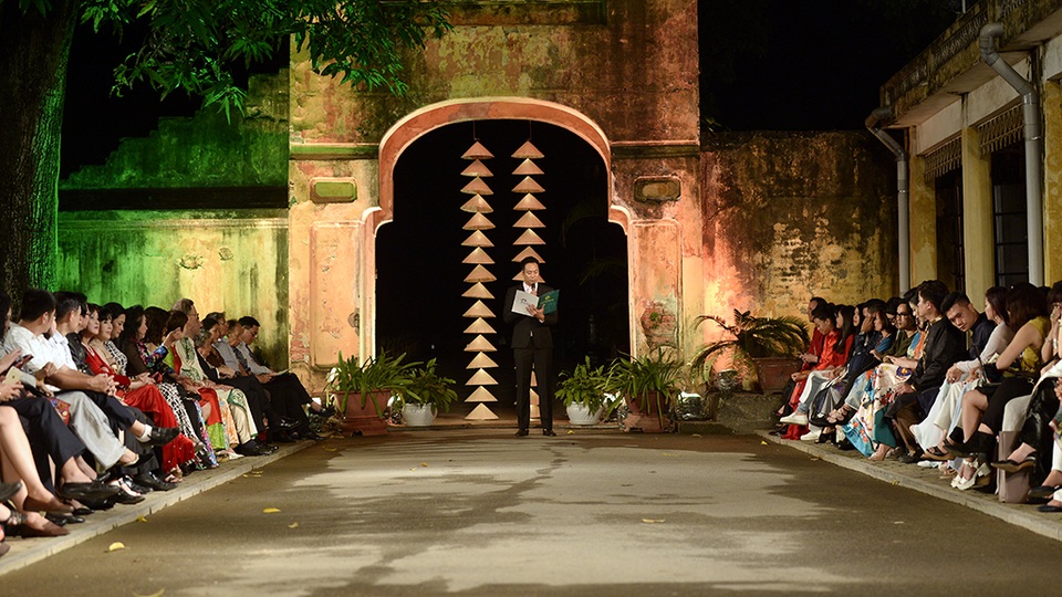 Toàn cảnh buổi họp báo Festival Áo dài Hà Nội 2016 tại Hoàng thành Thăng Long.