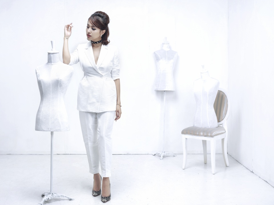 
Những trang phục Vân Hugo lựa chọn trong bộ ảnh đều là sản phẩm dành cho mùa thu đông này
