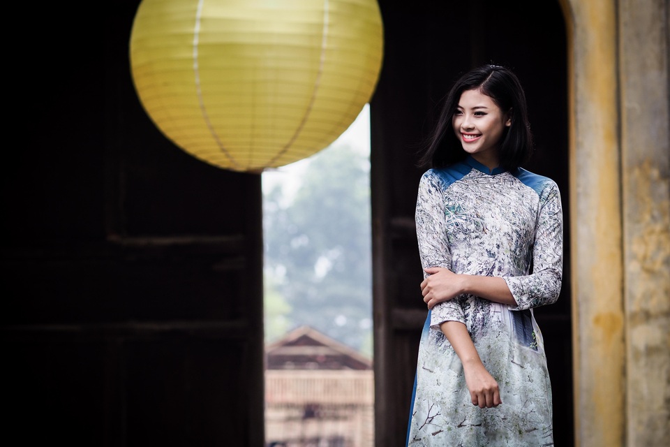 Đào Thị Hà đẹp tinh khôi trong bộ sưu tập áo dài “Hà Nội 12 mùa hoa” - 2 Áo dài từ ý tưởng hoa sưa.