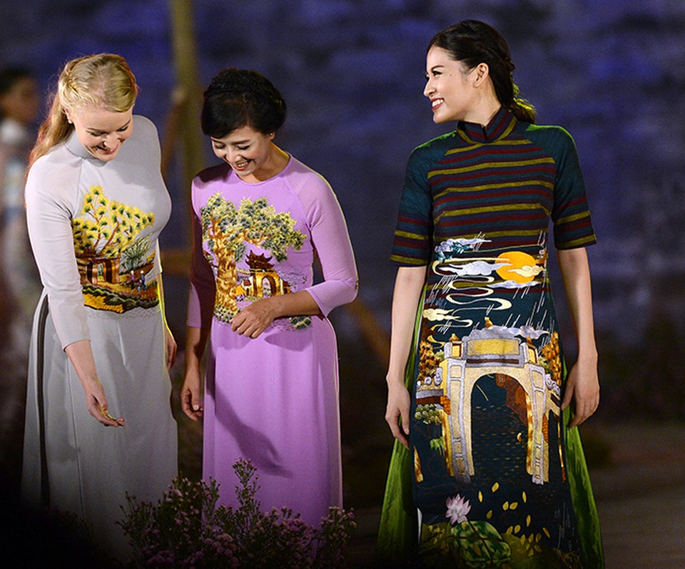 NSƯT Chiều Xuân và đại diện Tổ chức Y tế thế giới.