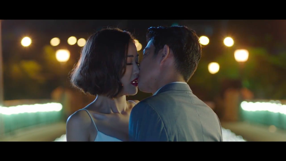 Maya: "Nếu con gái hỏi tôi về bố của bé, tôi sẽ không giấu giếm..." - 3 Maya và Huy Khánh trong một cảnh hôn của phim Sài Gòn, Anh yêu em.