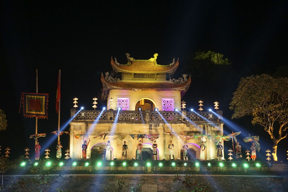 Bế mạc Festival Áo dài Hà Nội 2016: Những khoảnh khắc khó quên - 1 Hoàng thành Thăng Long đẹp lung linh trong đêm bế mạc.