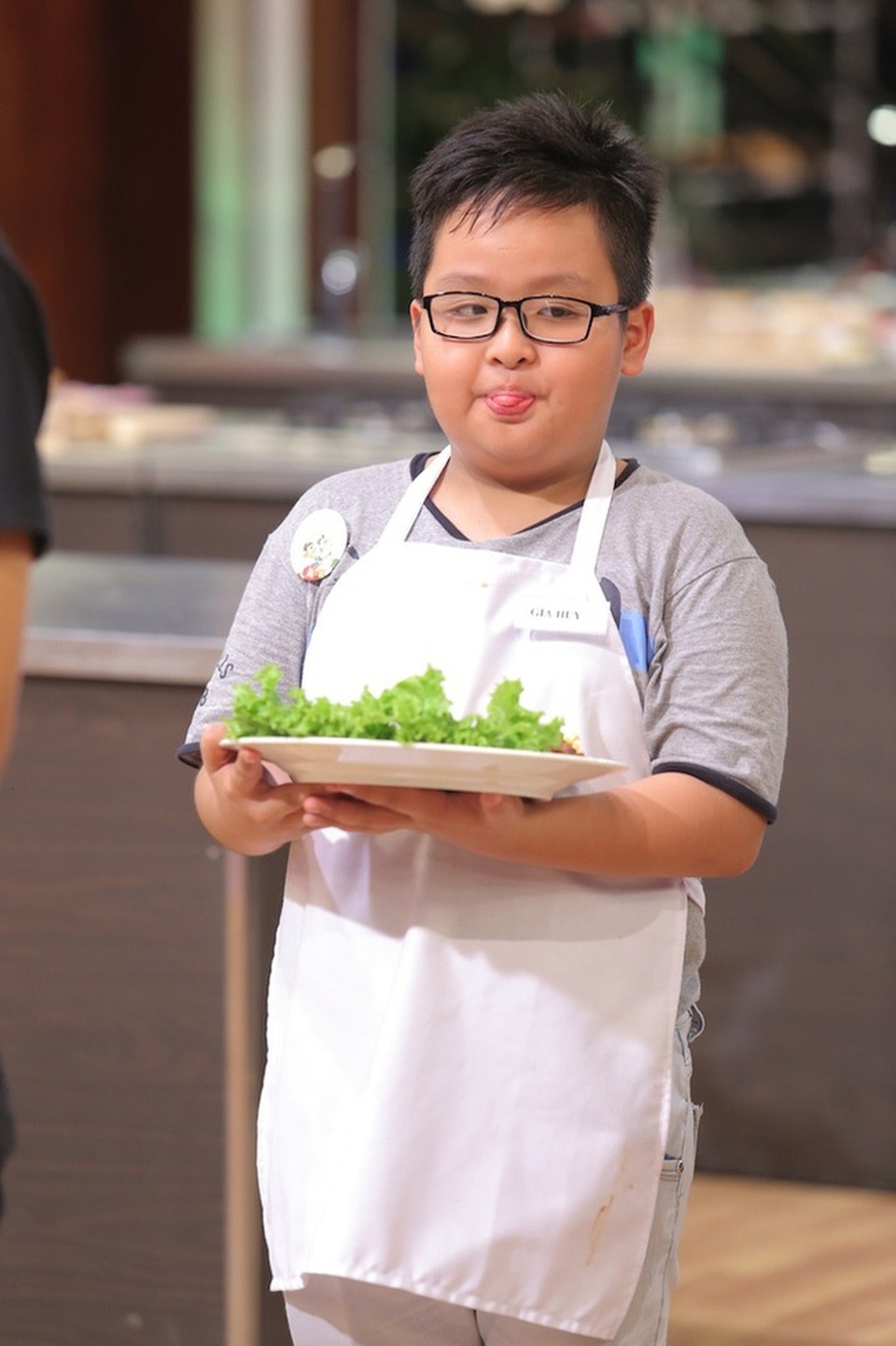 “Bóc mẽ” những chiêu câu rating của truyền hình thực tế 2016 - 1 Bé Gia Huy trong tập 1 Vua đầu bếp nhí. Ảnh: TL.