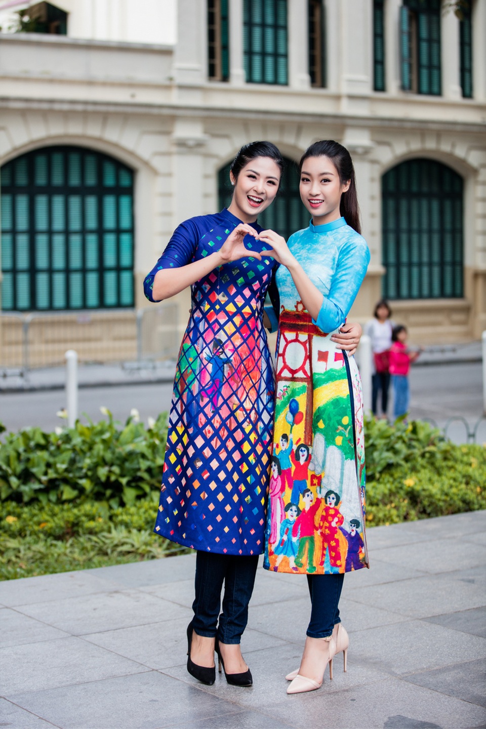 Ngọc Hân, Mỹ Linh, Thanh Tú mặc áo dài nhảy flashmob ở Hồ Gươm - 12 Ngọc Hân, Mỹ Linh, Thanh Tú mặc áo dài nhảy flashmob ở Hồ Gươm - 12