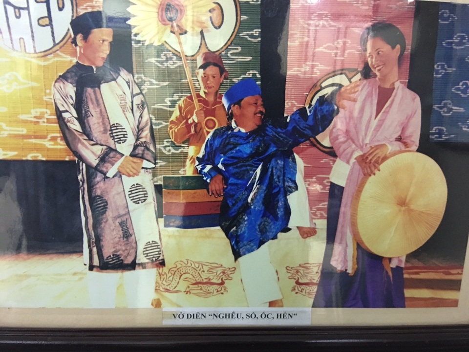 Nghệ sĩ Phạm Bằng, NSND Trọng Khôi, nghệ sĩ Lan Hương (Bông) và Chiến Thắng trong vở Ngao Sò Ốc Hến.