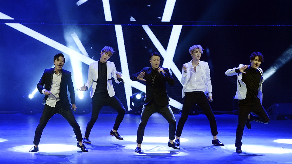 Tiết mục Bebop của nhóm nhạc Off Road (Hàn Quốc).